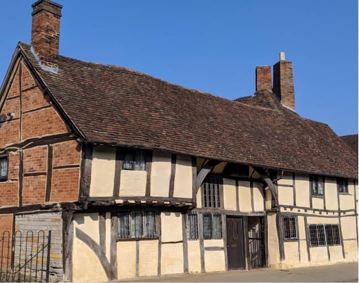 2 Masons Court - Stratford Upon Avon - Stratford-upon-Avon