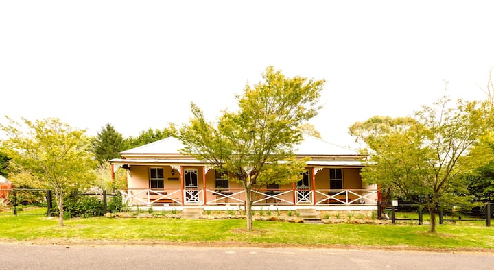 Larsen's Cottage #1: Historic 1880 Home - Clarence