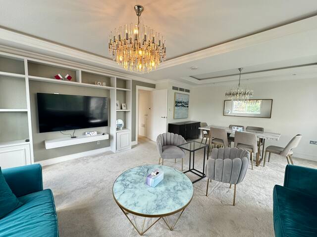 Stunning & Luxurious 3BR 2BR Kensington! gallery image 2