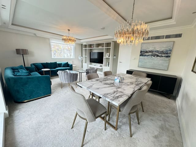 Stunning & Luxurious 3BR 2BR Kensington!