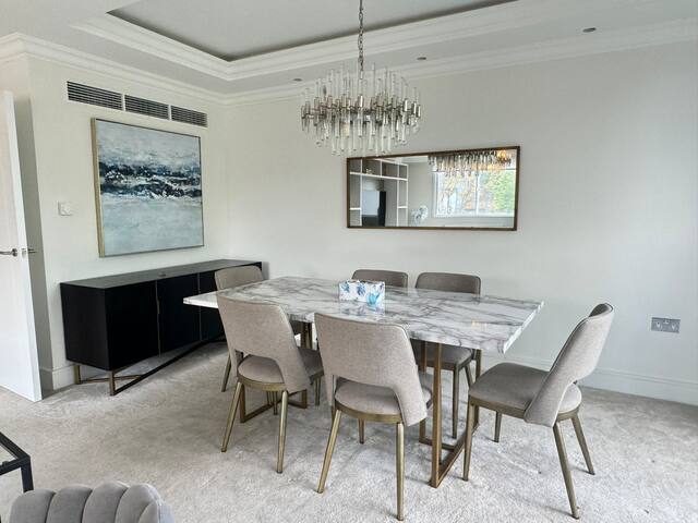 Stunning & Luxurious 3BR 2BR Kensington! gallery image 5