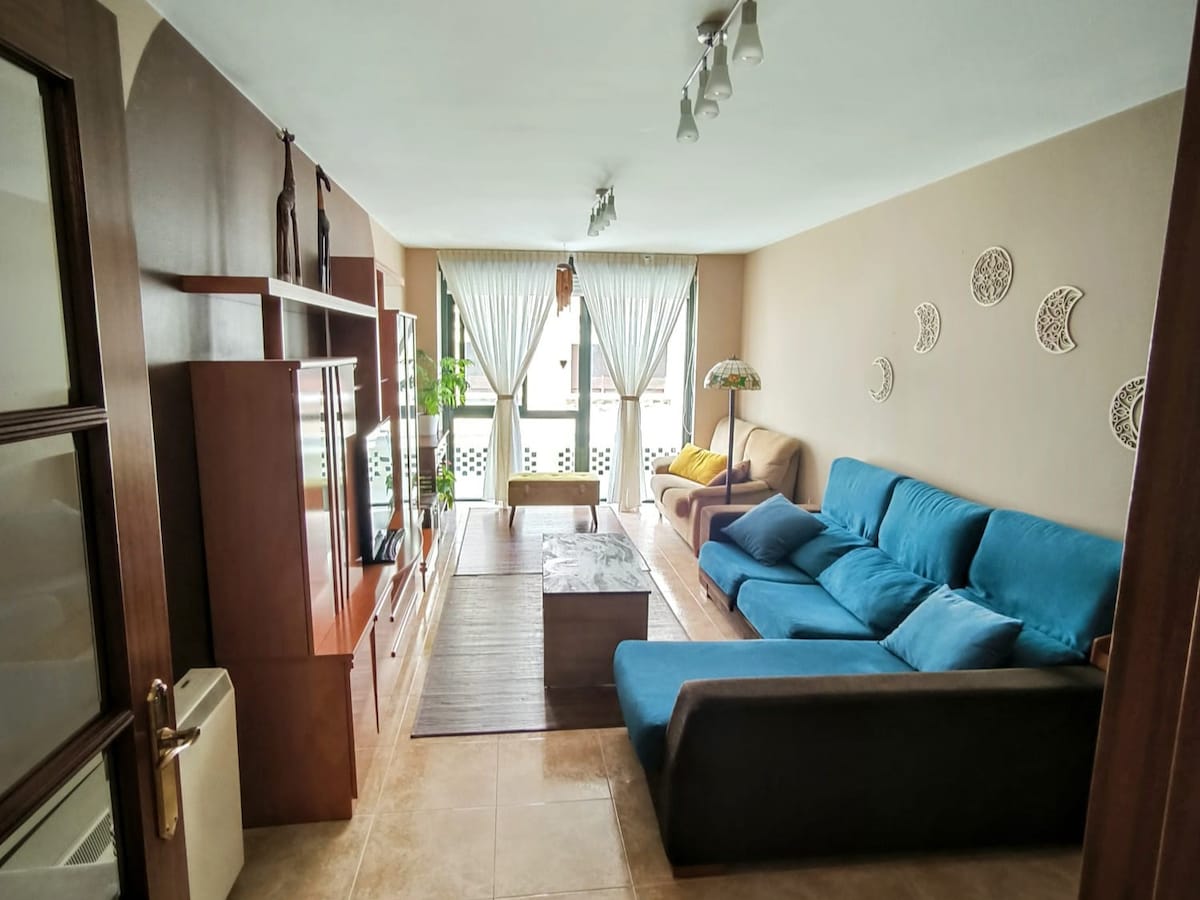 Top Airbnb: Large apartment, downtown Ribeira. in Ribeira