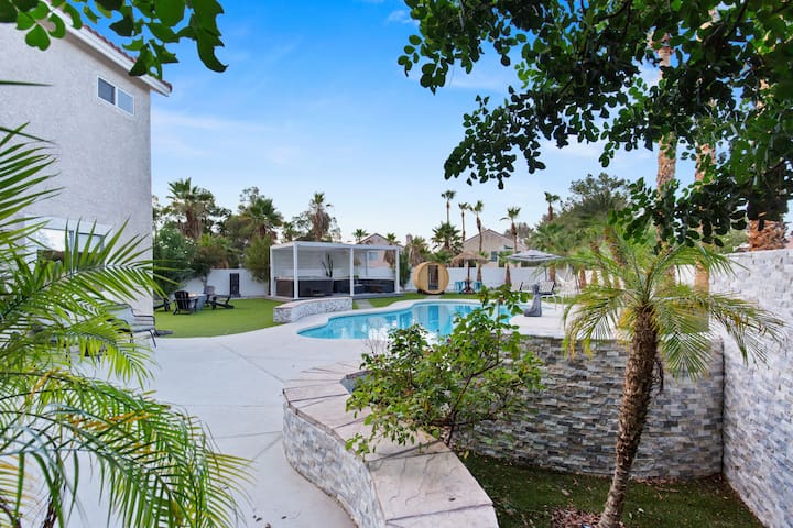 Villa,Pool,Sauna,Hottub,Gameroom,Mini-golf