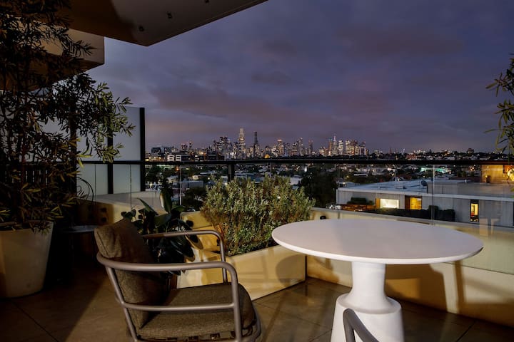 Cityscape Splendor: Designer Retreat with Parking