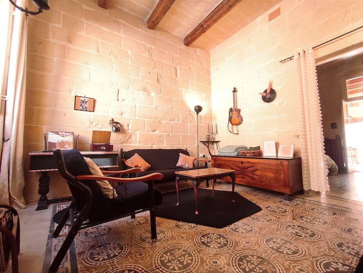 On The Rocks - Holiday Home In Victoria, Gozo - Malta