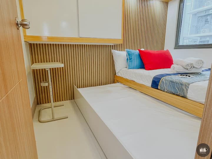 double bed with single pull-out bed. on the cabinet you would find an extra matress