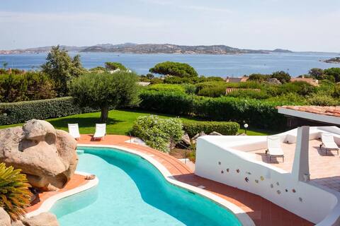 Exclusive Villa with sea view • Pool • A/C