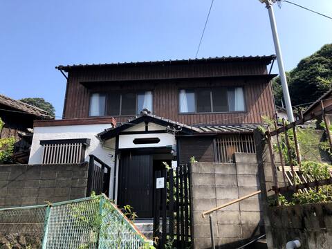 Retro Modern Street "Moji Port" Station is a house of Kuni Tsuyuan Inn, a house for rent, up to 10 p