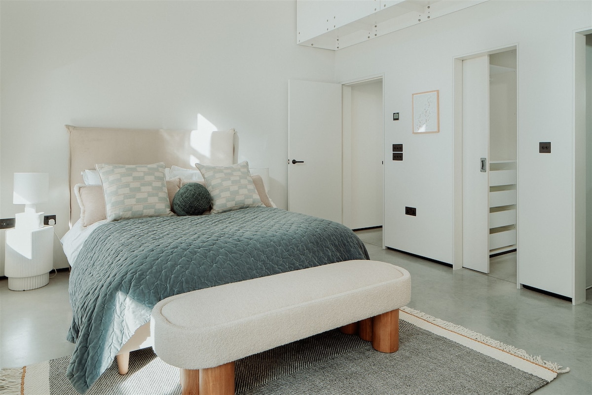 Двойна спалня със самостоятелна душ кабина.