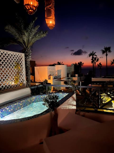 Sunset Pool and Beach Villa - SunsetDeluxeCom