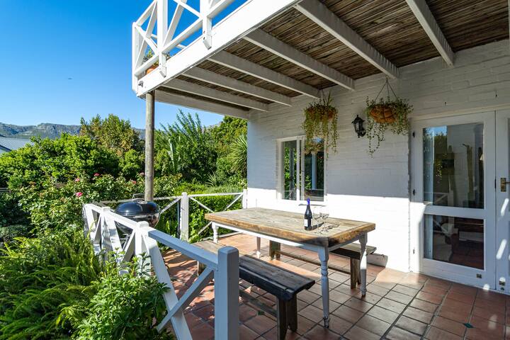 Mountainside in Hout Bay, close to sea & vineyards gallery image 5