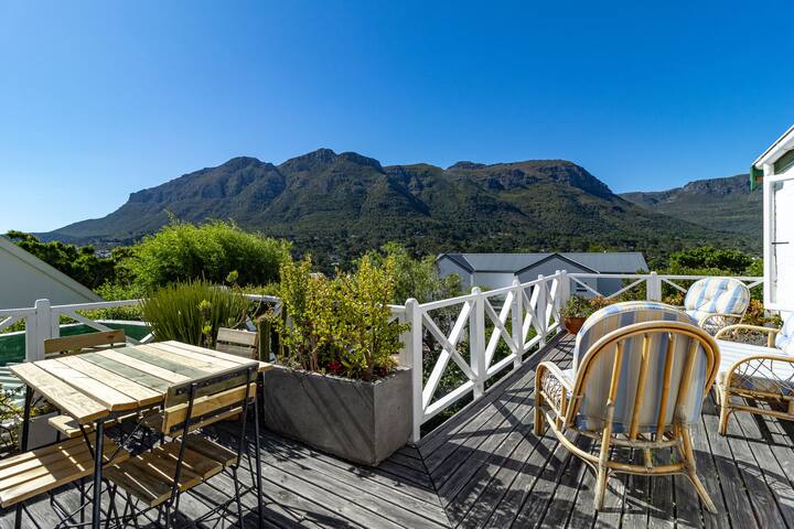 Mountainside in Hout Bay, close to sea & vineyards gallery image 4