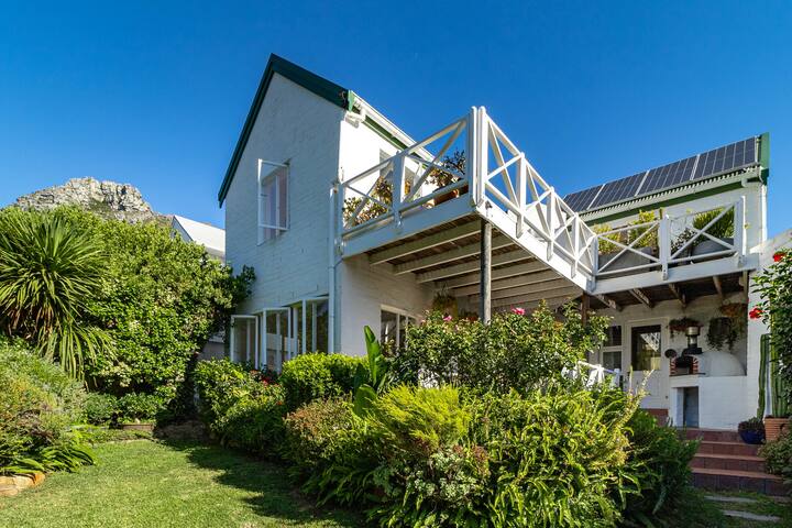 Mountainside in Hout Bay, close to sea & vineyards gallery image 2