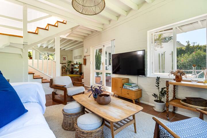 Mountainside in Hout Bay, close to sea & vineyards gallery image 3