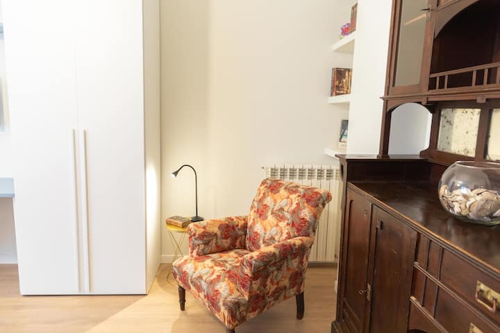 Kusoma/kupumzika kona yenye kiti cha kustarehesha