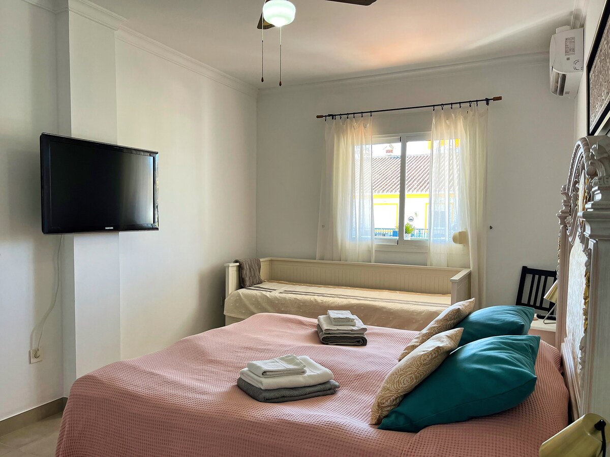 Dormitorio principal y TV con Chrome Cast