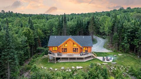 "North of the Notch Lodge" Ski-Hike-Dine-Golf-Shop