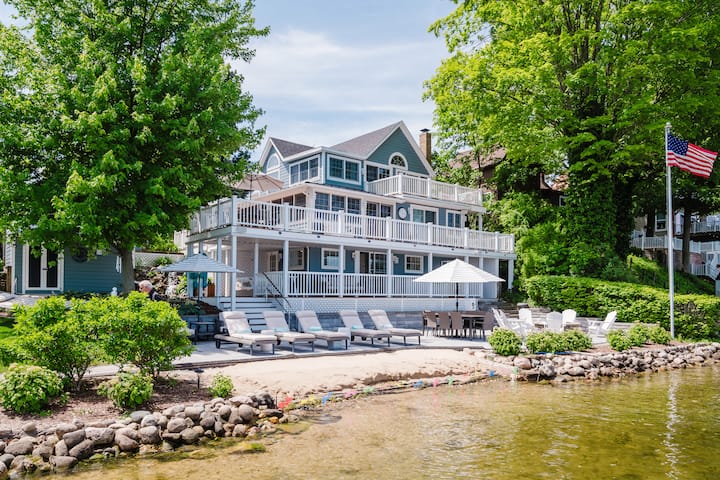 The Cove on Round Lake
