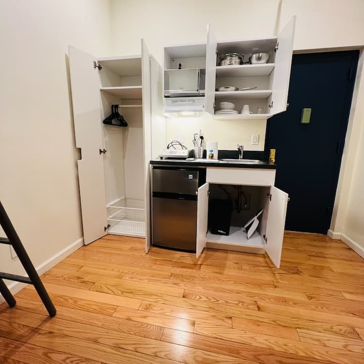 Tiny Shared Bath Private Studio Times Square #511 - Queens, NY