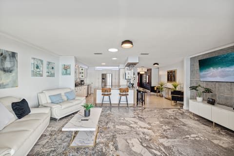 Popular Airbnb listing: Luxury Water Front Lake house in East Lake Orient Park