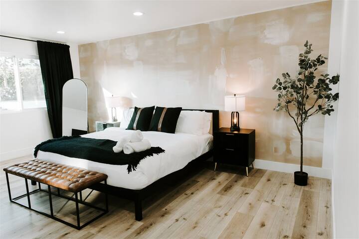 Stunning Hollywood Hills Oasis gallery image 5