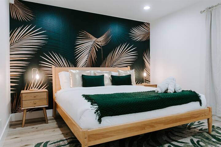 Stunning Hollywood Hills Oasis gallery image 2