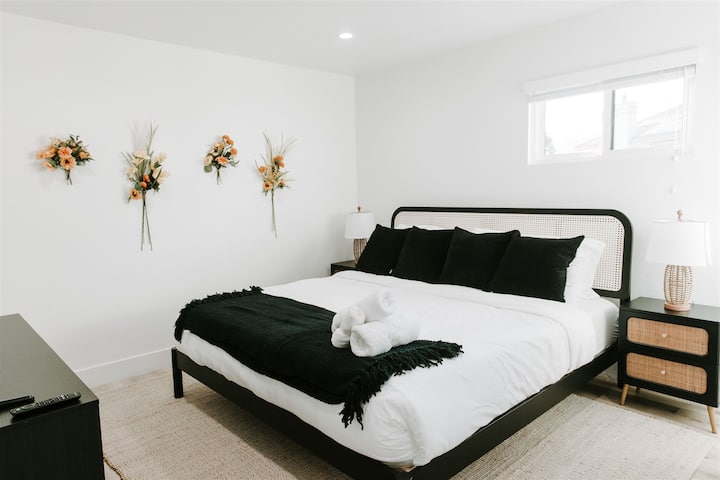 Discover the epitome of comfort and style in our spacious bedroom, complete with a king-size bed, walk-in closet, and a 55-inch TV. Enhance your routine with the convenience of a full-length mirror. 