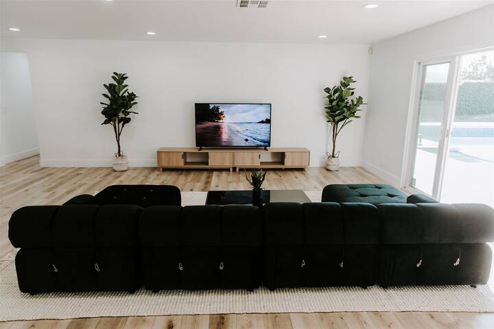 Stunning Hollywood Hills Oasis gallery image 3