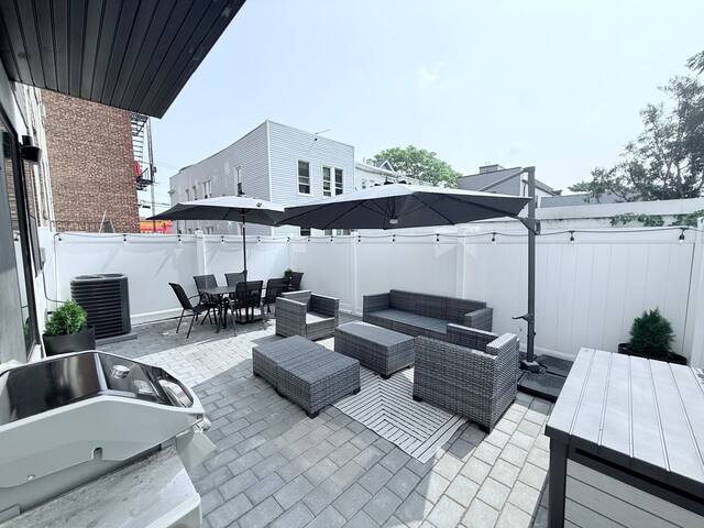 Beautiful 3BR 3.5BA Full Ensuite Duplex W/Backyard gallery image 3