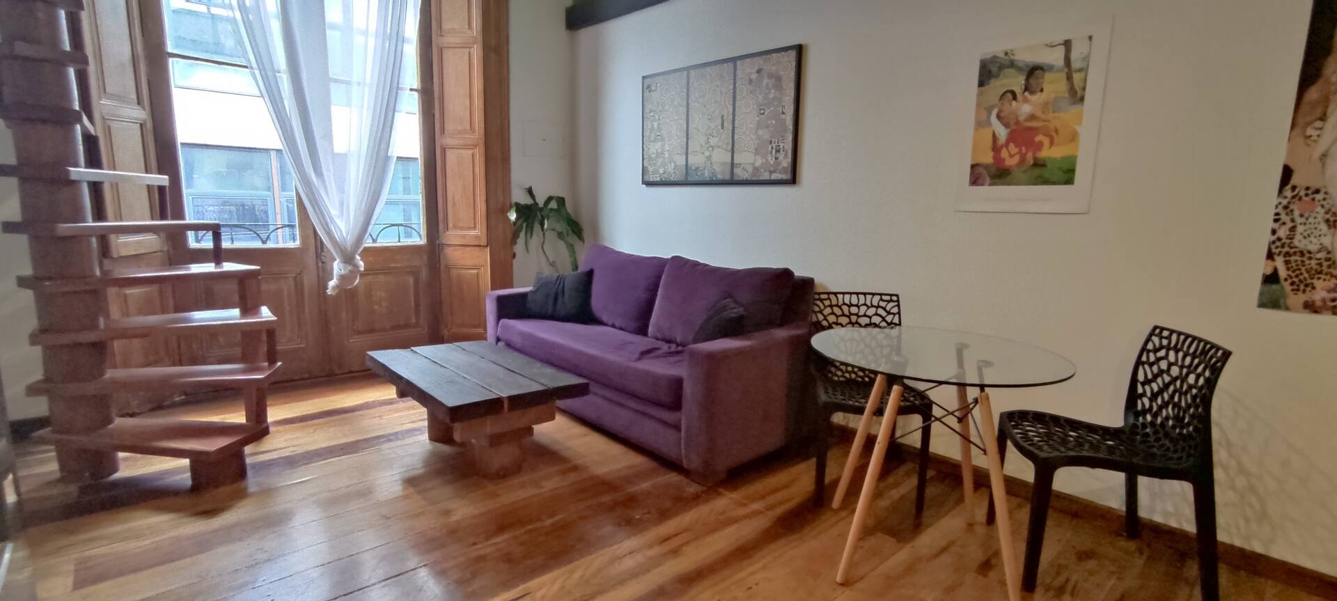 Fully renovated one-bedroom apartment in Monserrat