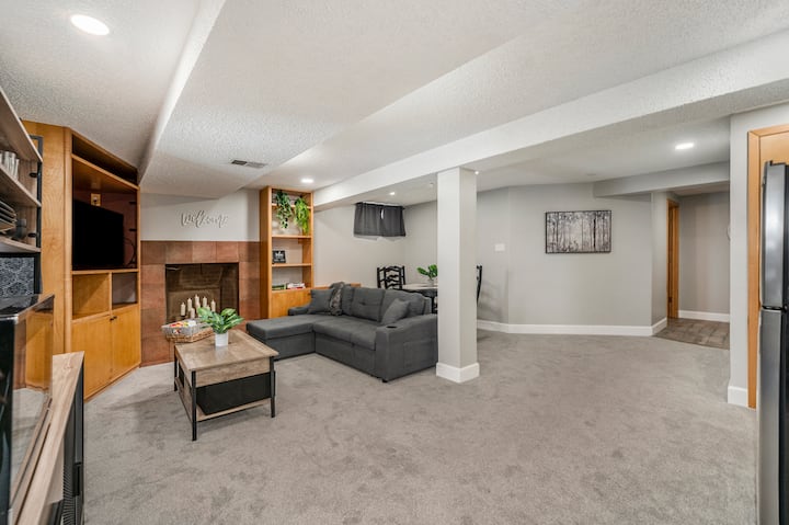 Charming Hilltop Retreat - Queen Bed & Kitchenette - Golden, CO