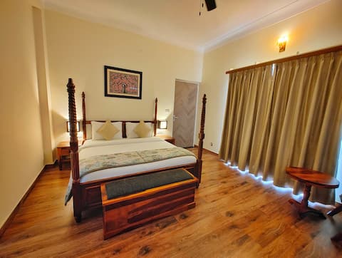 Tiger Retreat "Stay With Us, Feel At Home"