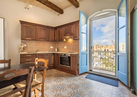 Marina home by Valletta + parking | local tours