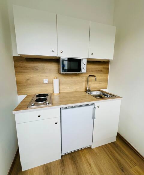 Top Airbnb: Bright & modern apartment C#14 – with balcony in Dellviertel
