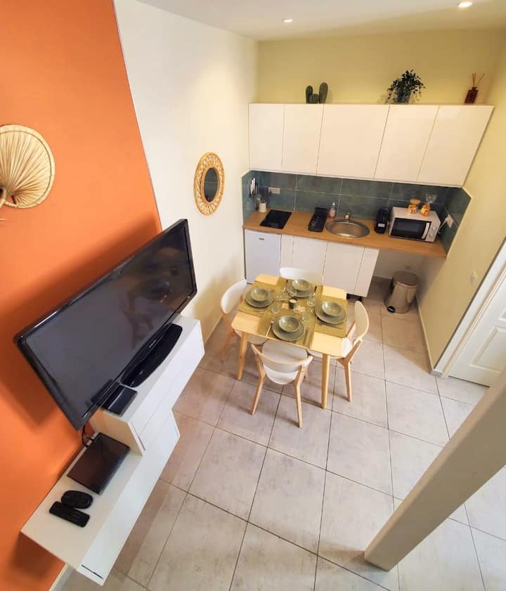 Monaco à 50m. Studio Mezzanine Rénové - Clim&wifi - Monaco