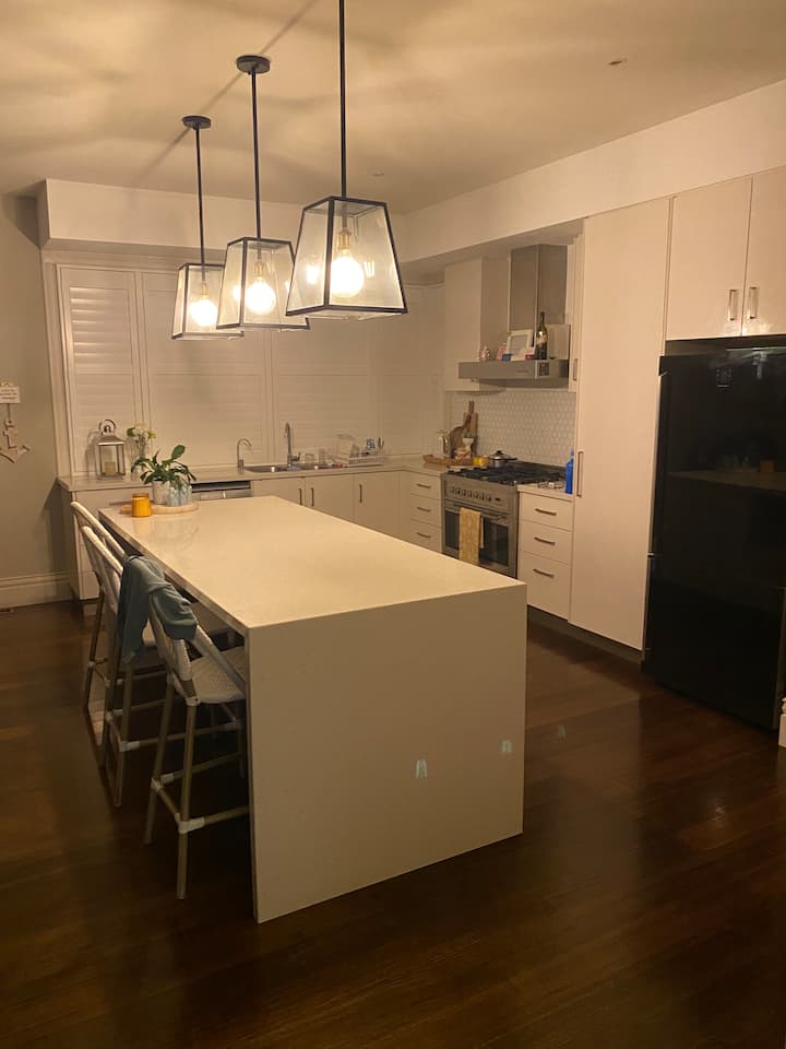 Charming Californian Bungalow House - Mitcham