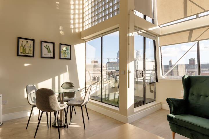 Dublin Castle Suites — Penthouse Apartment