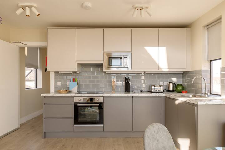 Dublin Castle Suites — Penthouse Apartment gallery image 5