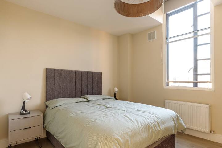 Dublin Castle Suites — Penthouse Apartment gallery image 3