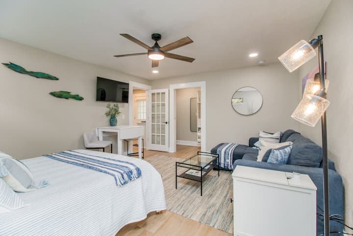 Fish House Near Beach+downtown! - Pensacola, FL