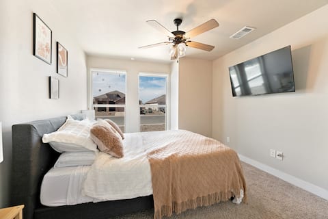 Cozy Luxe Home | 3 BR | Pet Friendly | Patio&BBQ