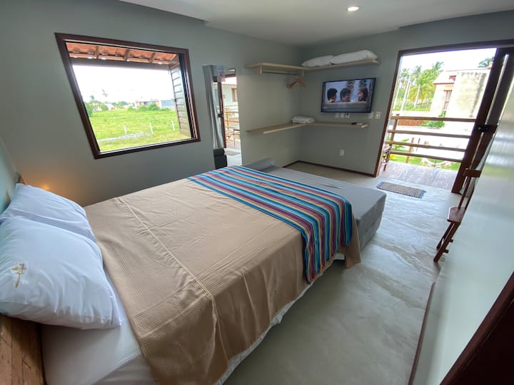 Discover the perfect getaway for your vacation in São Miguel dos Milagres, Alagoas! This charming suite was designed to offer maximum comfort and practicality, combining a modern design with cozy touches.