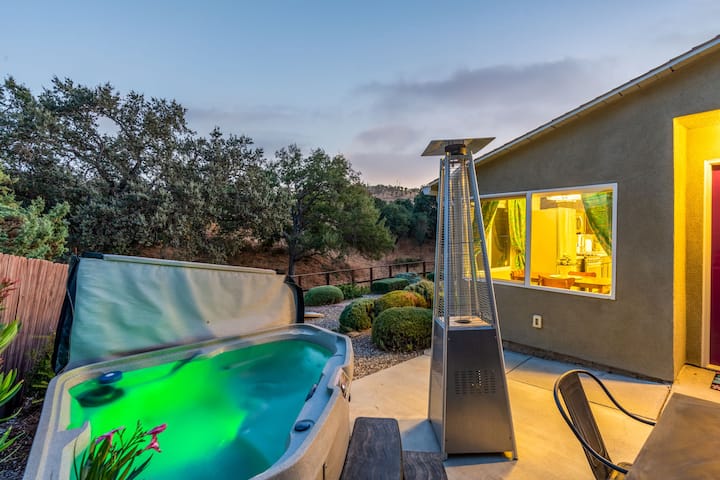 Couples Retreat With Hot Tub Close To Downtown - Paso Robles, CA
