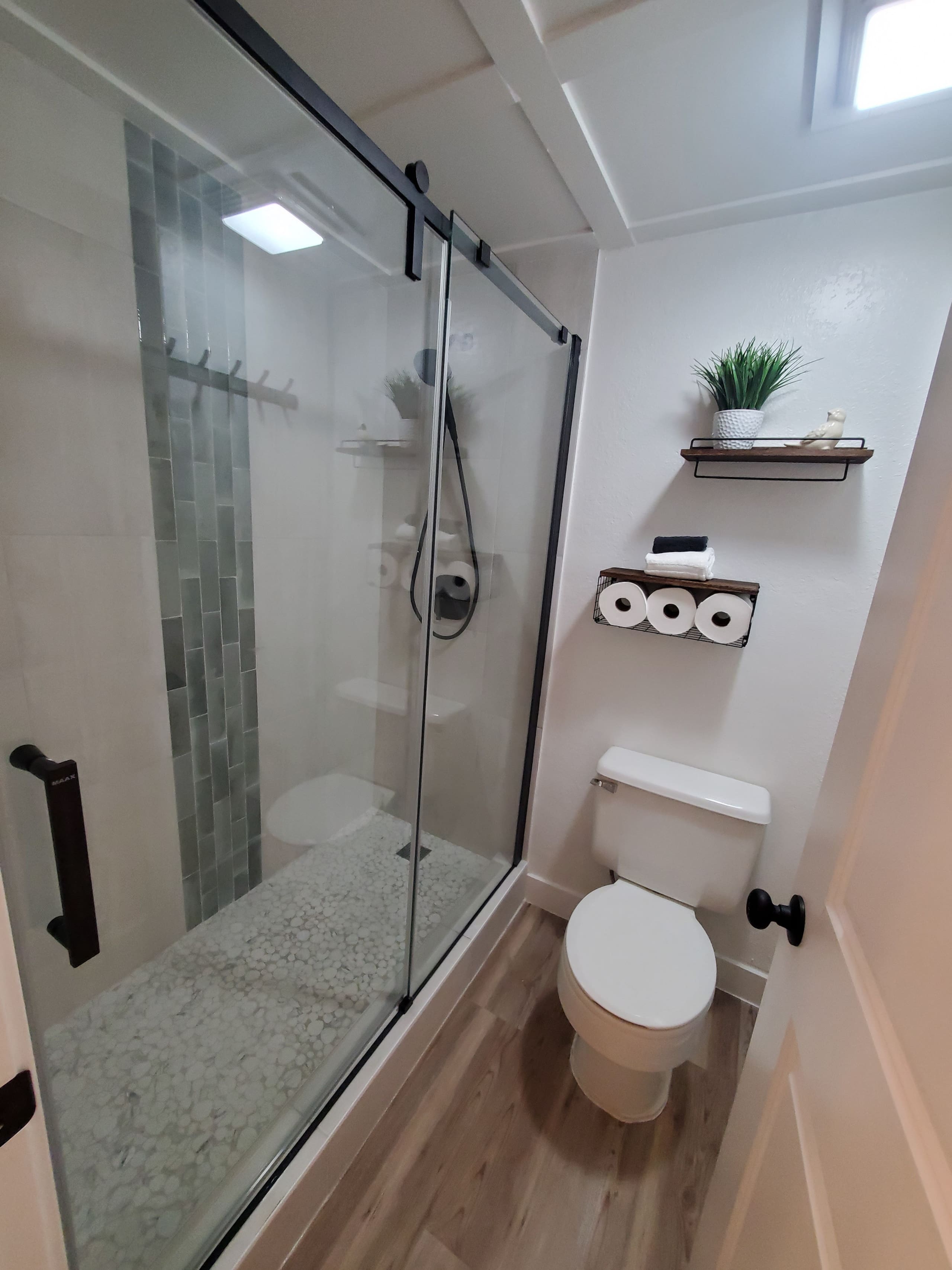 Beautiful 1 Bedroom with Full Kitchen and King bed - Photo 18