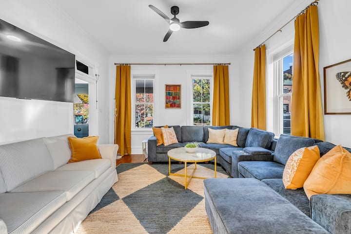 Laughing Boar | Sleeps 11 Historic Downtown - Hermann, MO
