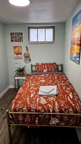 13 Bedroom House in the U-District gallery image 3