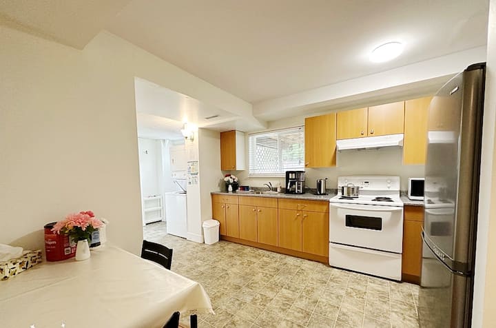 Guest Suite In
Burnaby - 2rooms-3 Beds-5guests - Burnaby