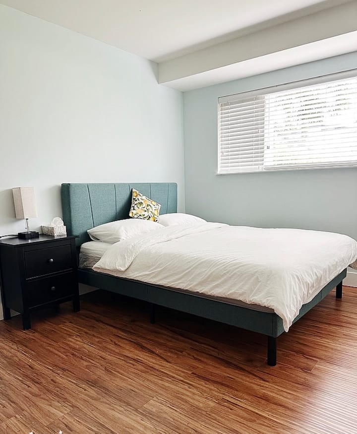 Guest Suite In
Burnaby - 2rooms-3 Beds-5guests - Burnaby