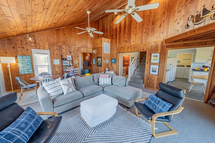 Charming 3br Cottage W/ Hot Tub: 5-min Ocean Walk - Outer Banks, NC