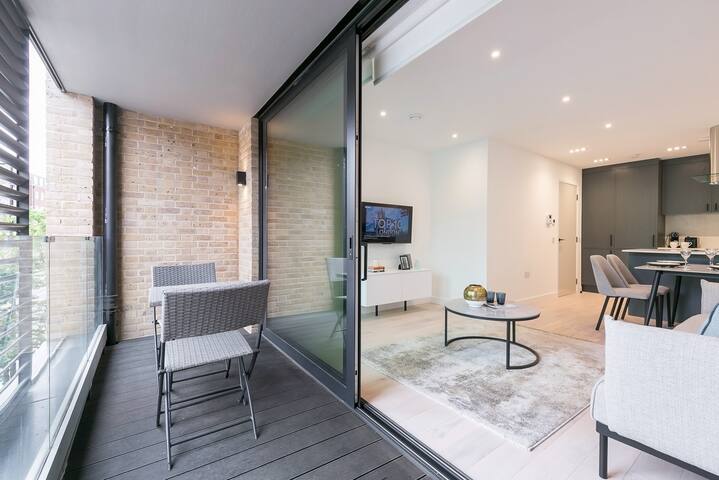 Chalk Farm retreat w/ pvt balcony gallery image 5